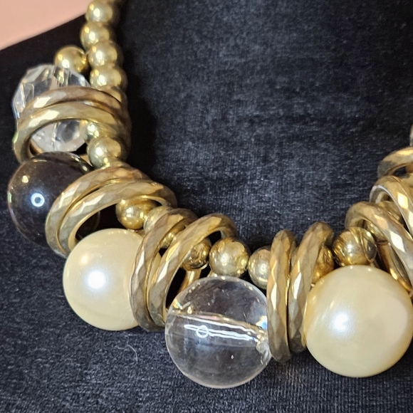 Vintage gold-tone beaded necklace with pearls! It's so pretty - Picture 5 of 8